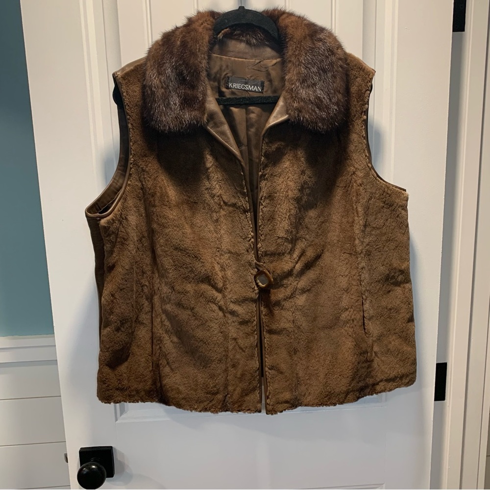Kriegsman. Fur and leather jacket. Brown with collar and outer button. Large.